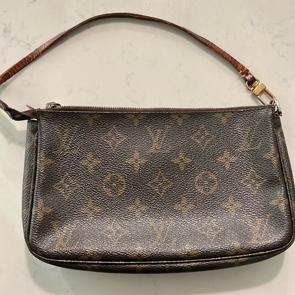 Louis Vuitton monogram pochette - Picture 1 of 5